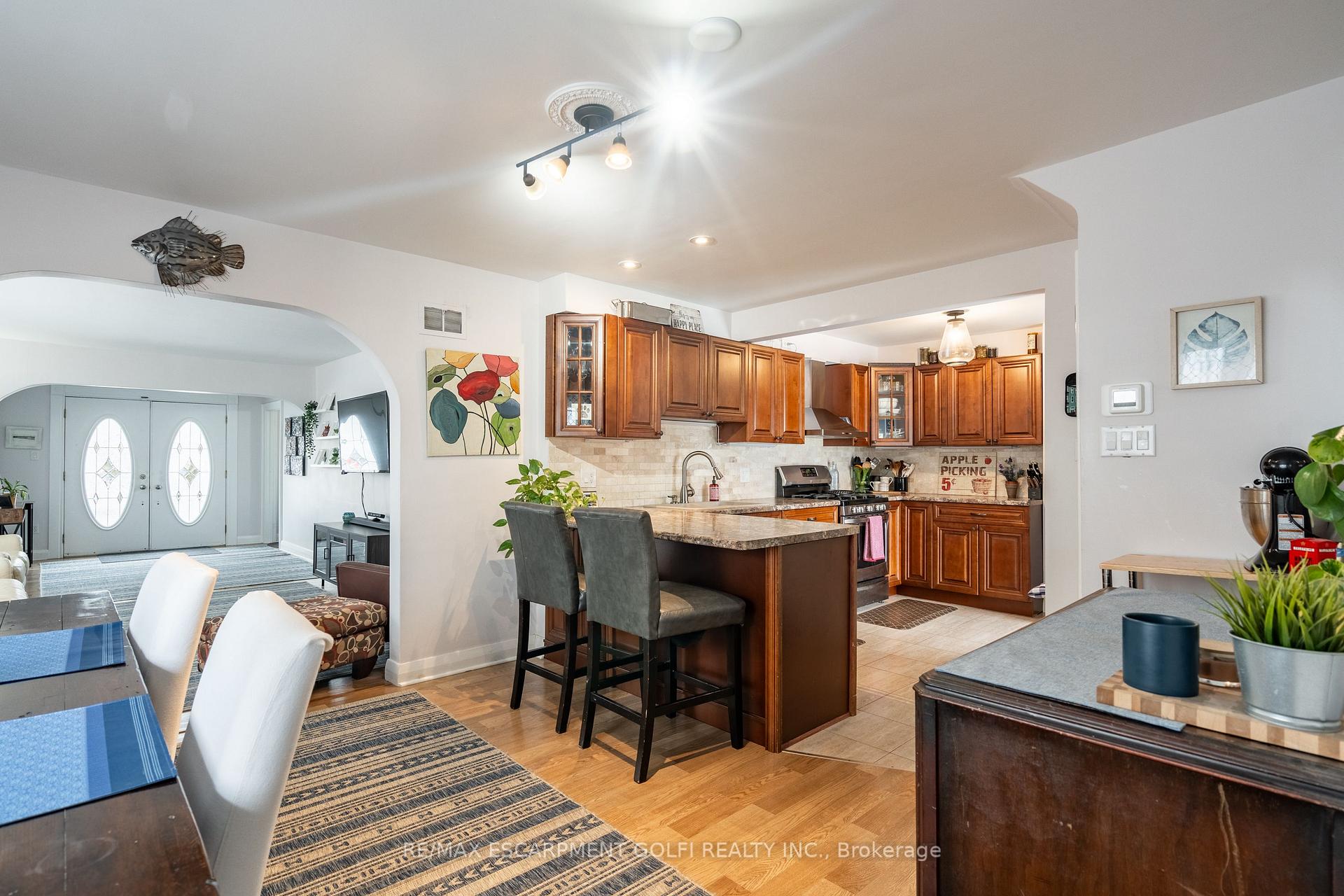 Photo 9 of 202 Ross Street, Welland, Welland Downtown — HOMEH