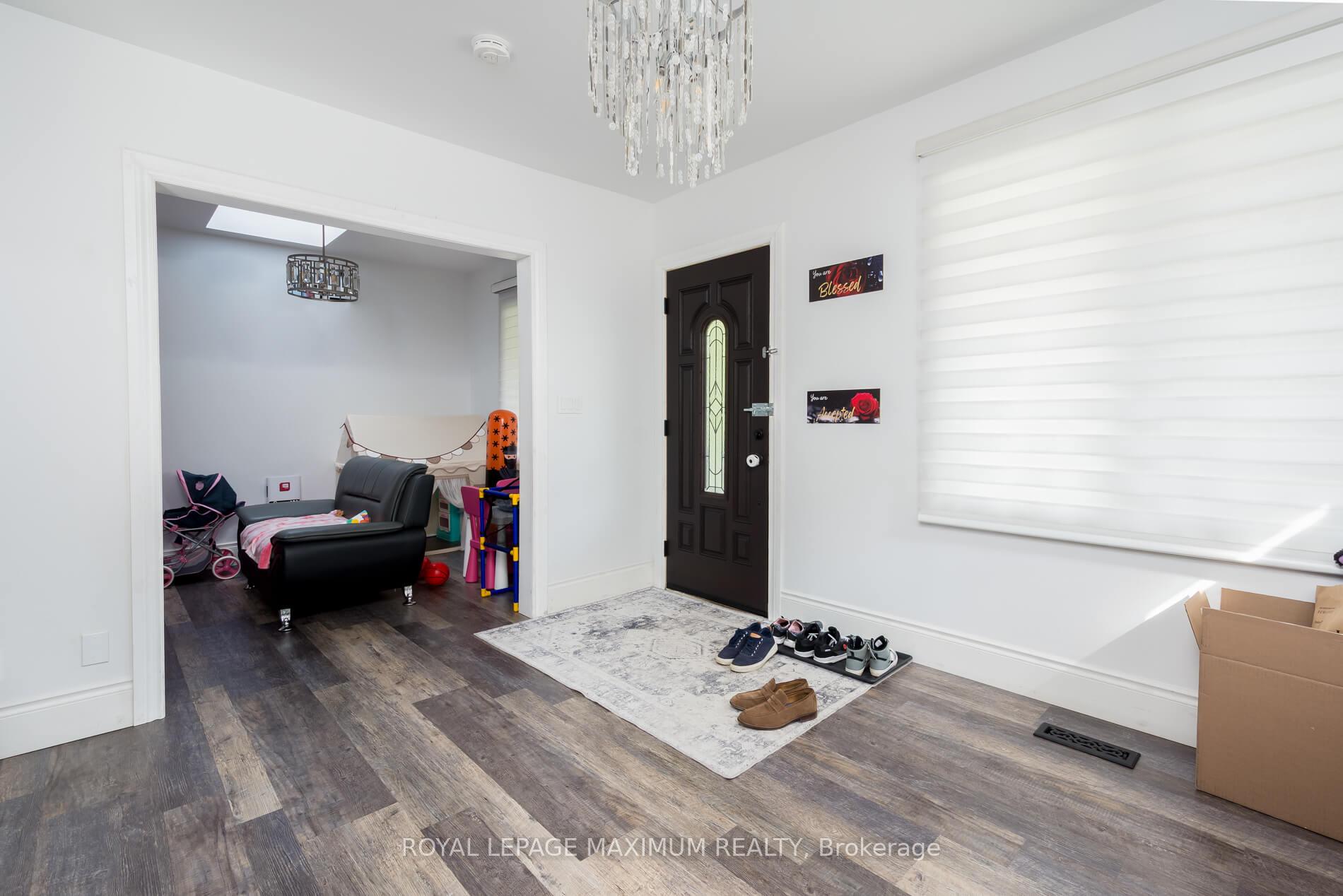 Photo 5 of 35 Ellerby Square N, Vaughan, West Woodbridge — HOMEH