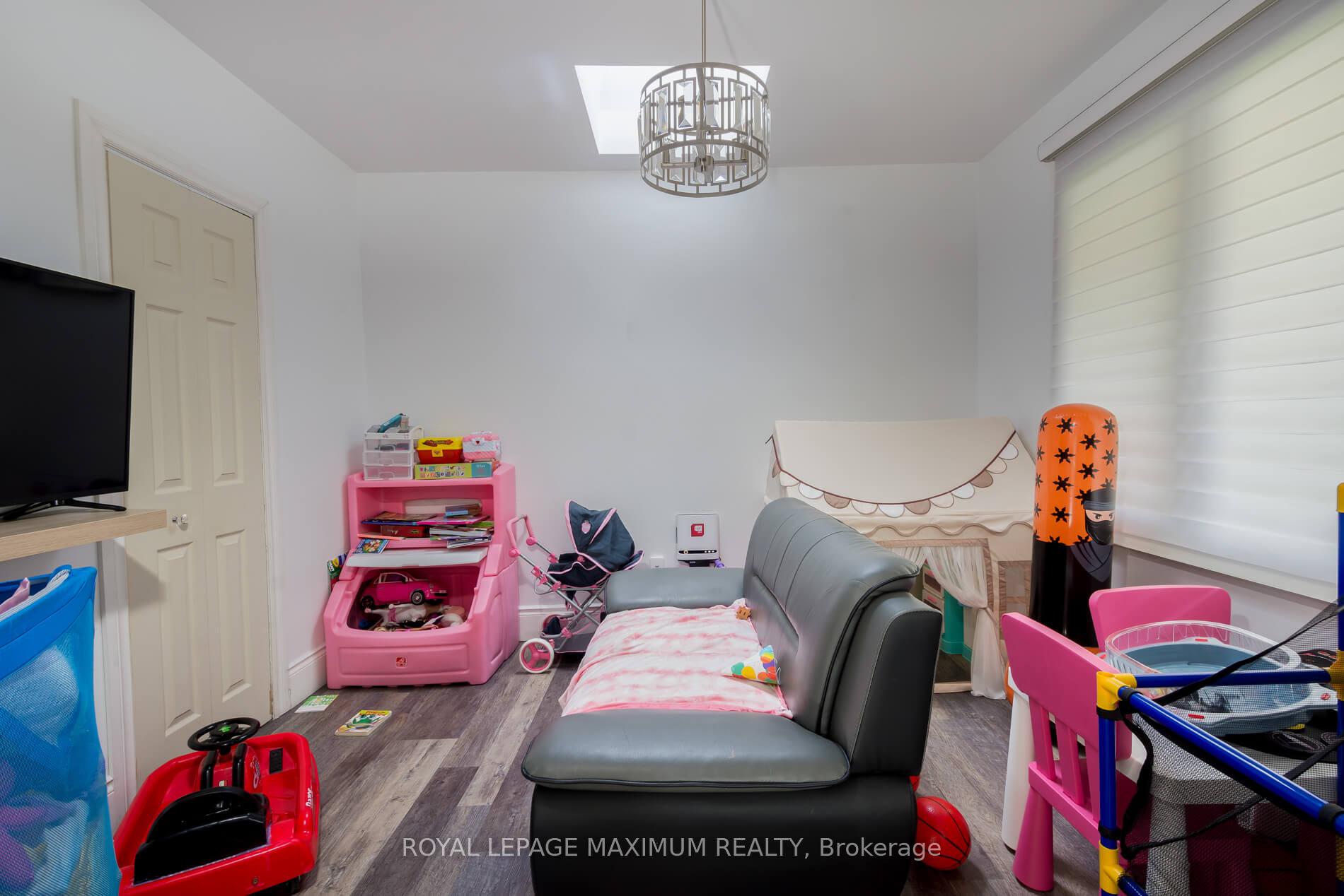 Photo 6 of 35 Ellerby Square N, Vaughan, West Woodbridge — HOMEH