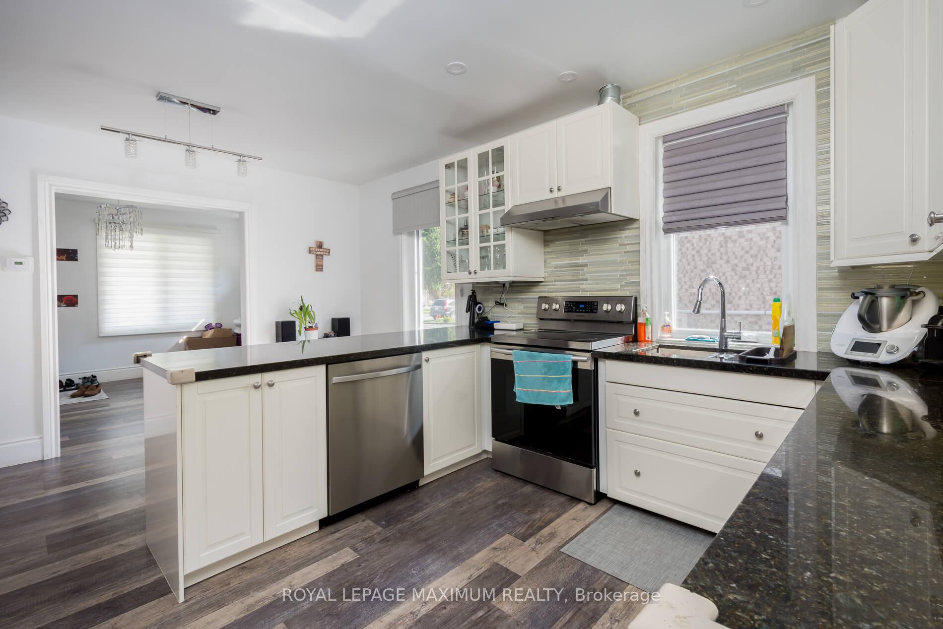 Photo 8 of 35 Ellerby Square N, Vaughan, West Woodbridge — HOMEH