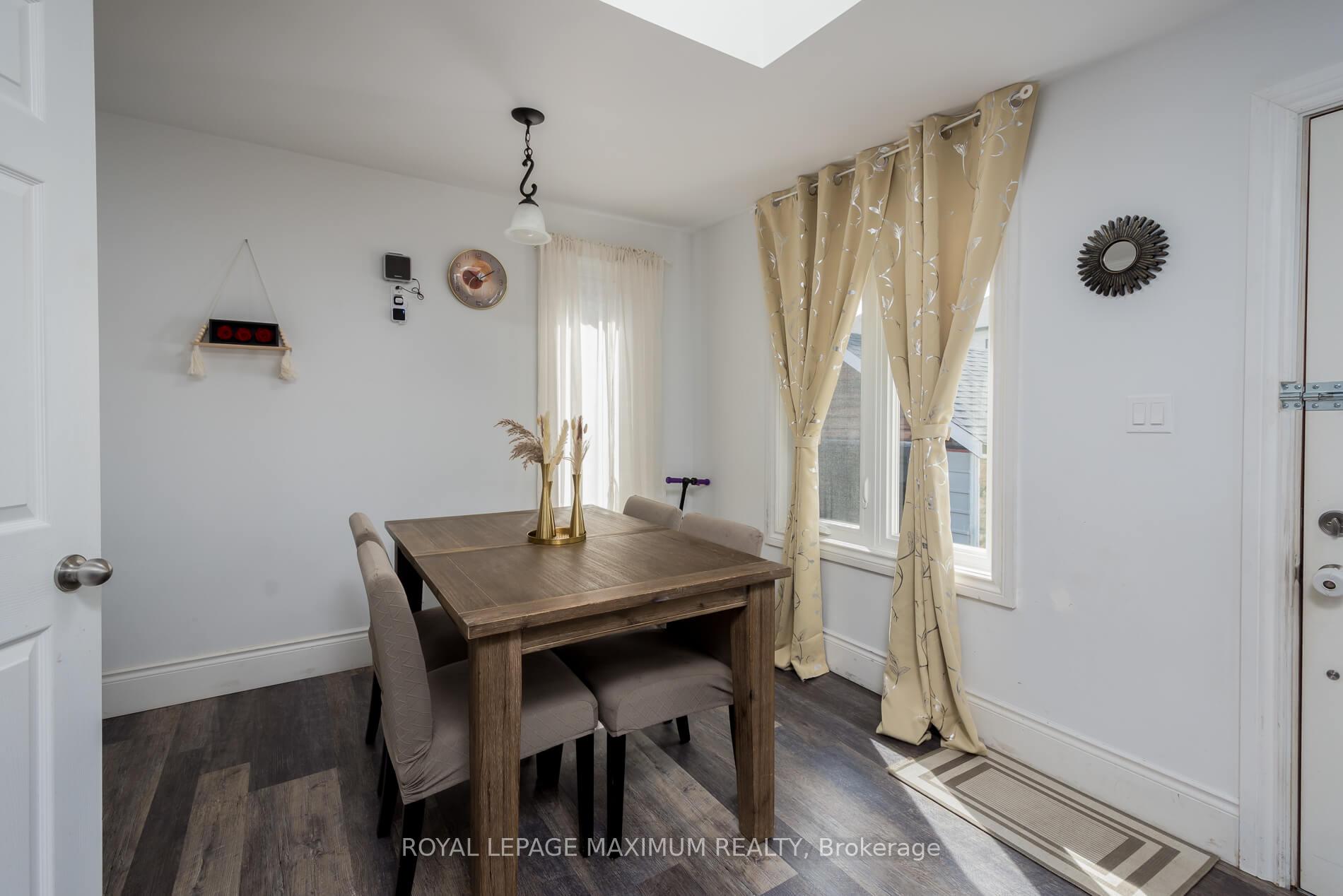 Photo 10 of 35 Ellerby Square N, Vaughan, West Woodbridge — HOMEH