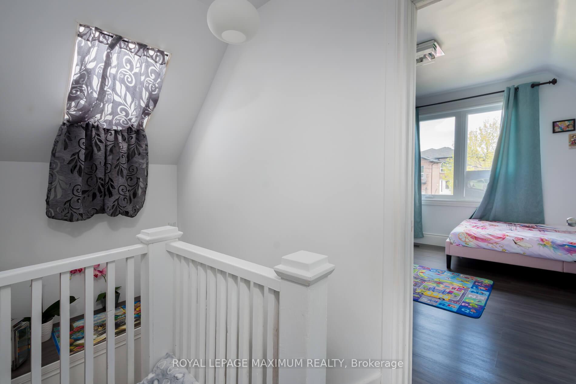 Photo 15 of 35 Ellerby Square N, Vaughan, West Woodbridge — HOMEH