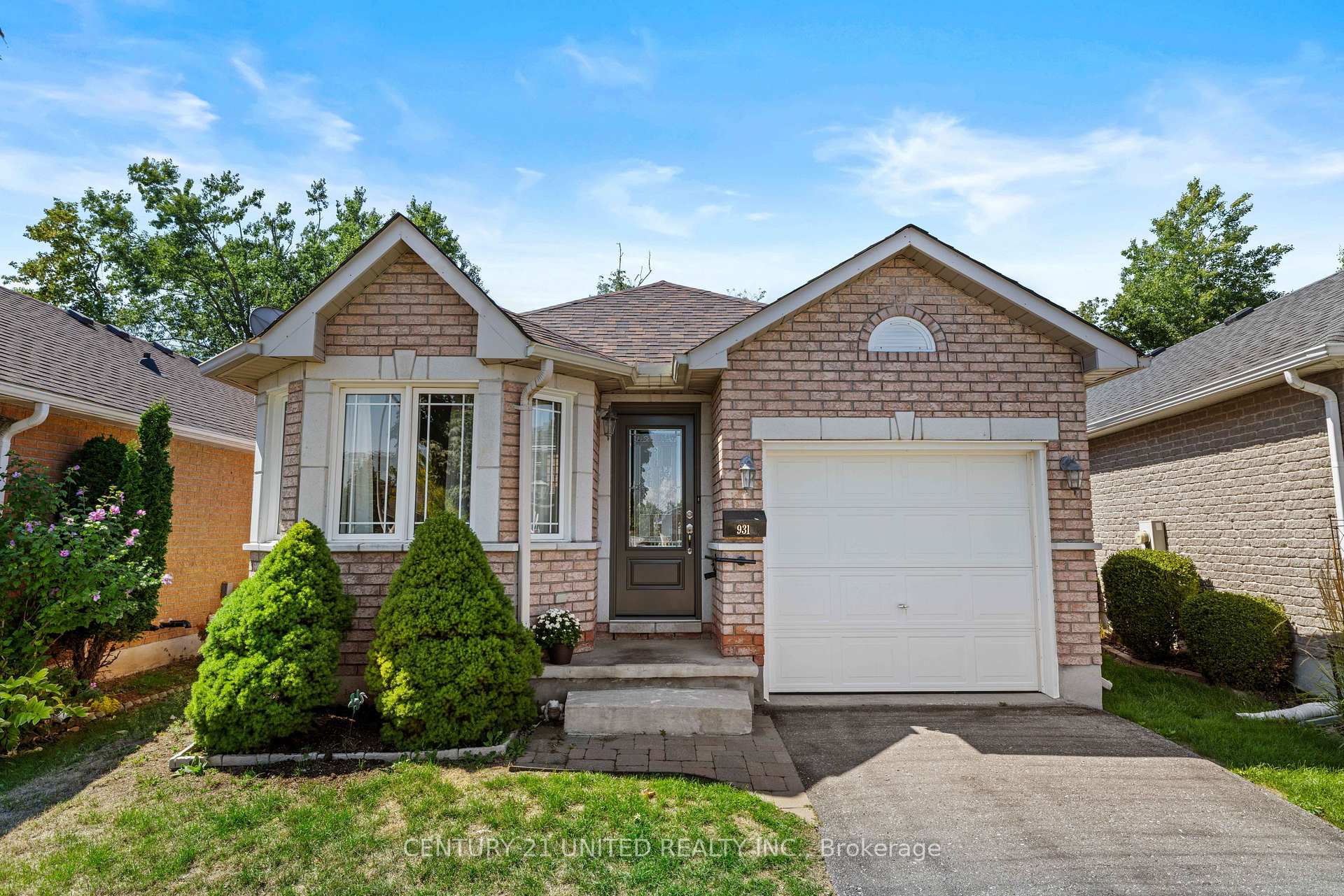 Photo 2 of 931 Ralphson Crescent, Peterborough, Otonabee Ward 1 — HOMEH