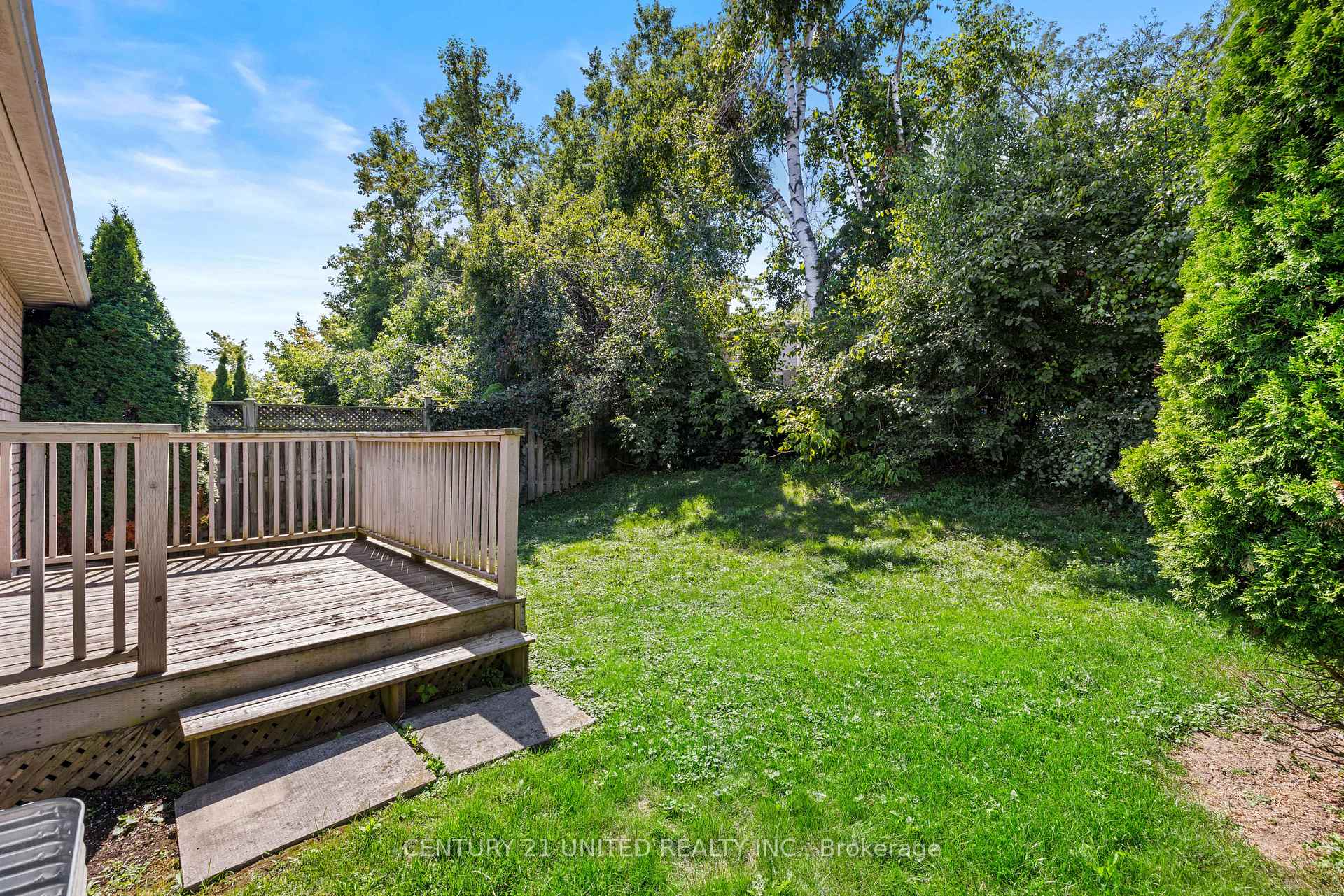 Photo 3 of 931 Ralphson Crescent, Peterborough, Otonabee Ward 1 — HOMEH