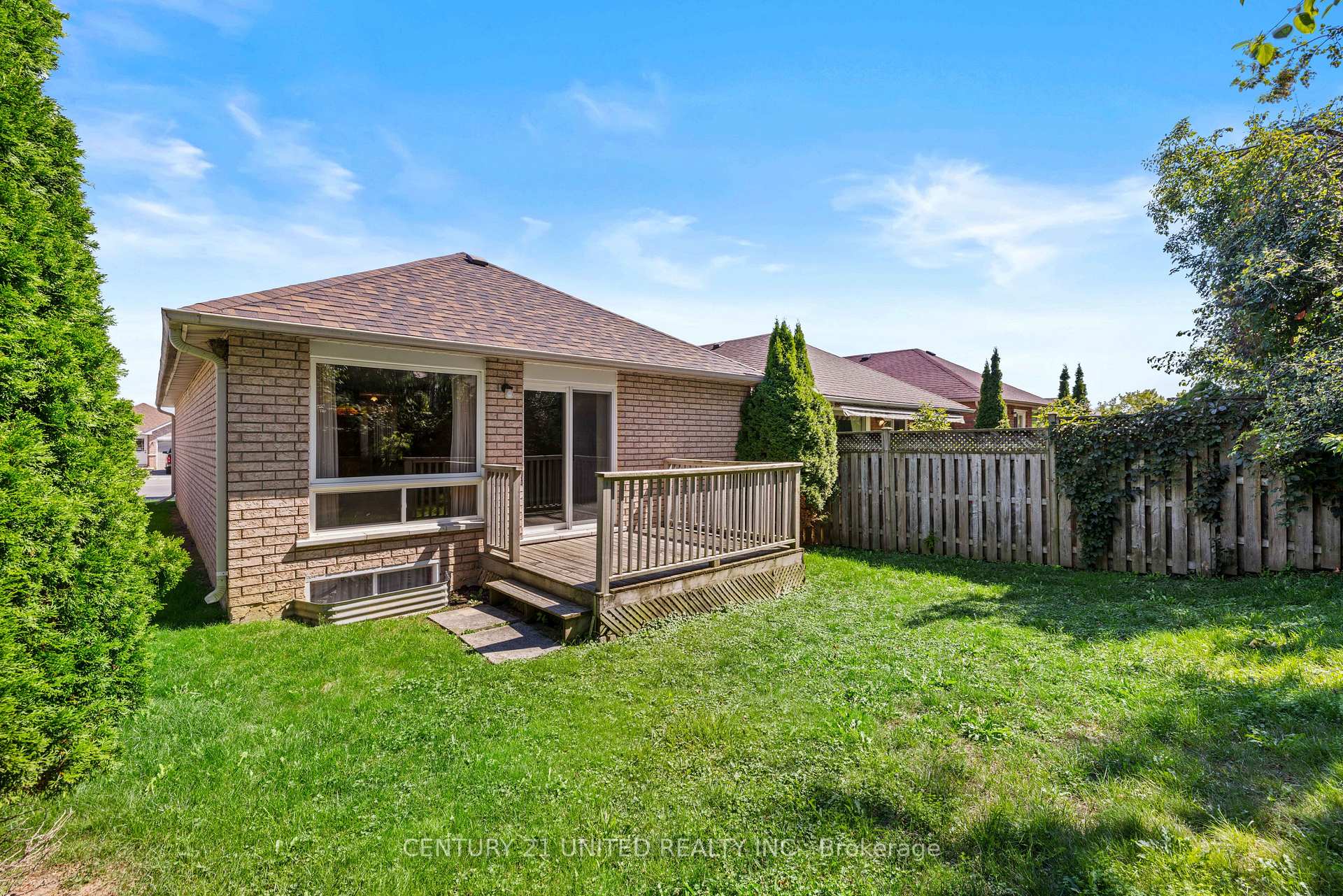 Photo 4 of 931 Ralphson Crescent, Peterborough, Otonabee Ward 1 — HOMEH