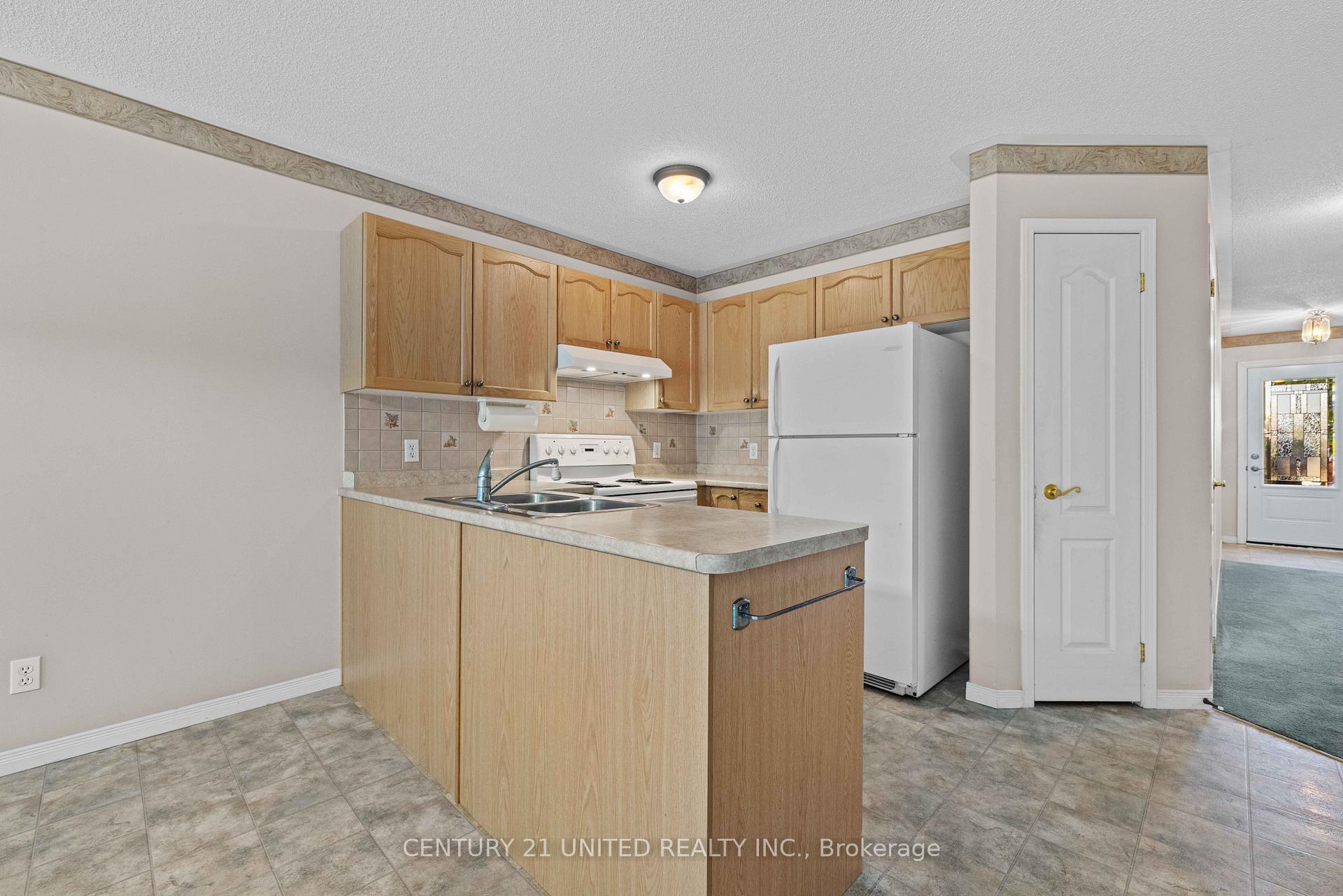 Photo 18 of 931 Ralphson Crescent, Peterborough, Otonabee Ward 1 — HOMEH
