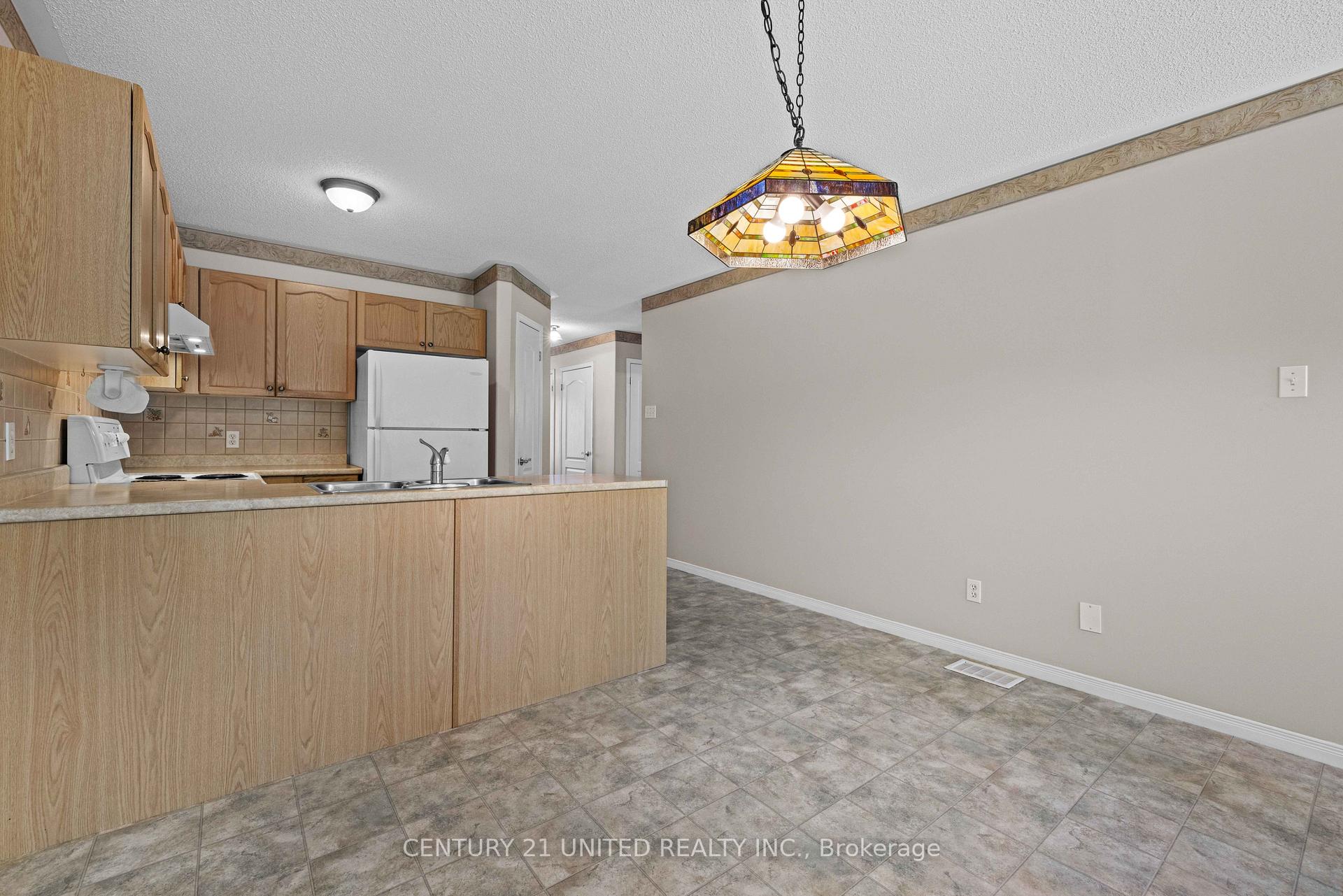 Photo 21 of 931 Ralphson Crescent, Peterborough, Otonabee Ward 1 — HOMEH