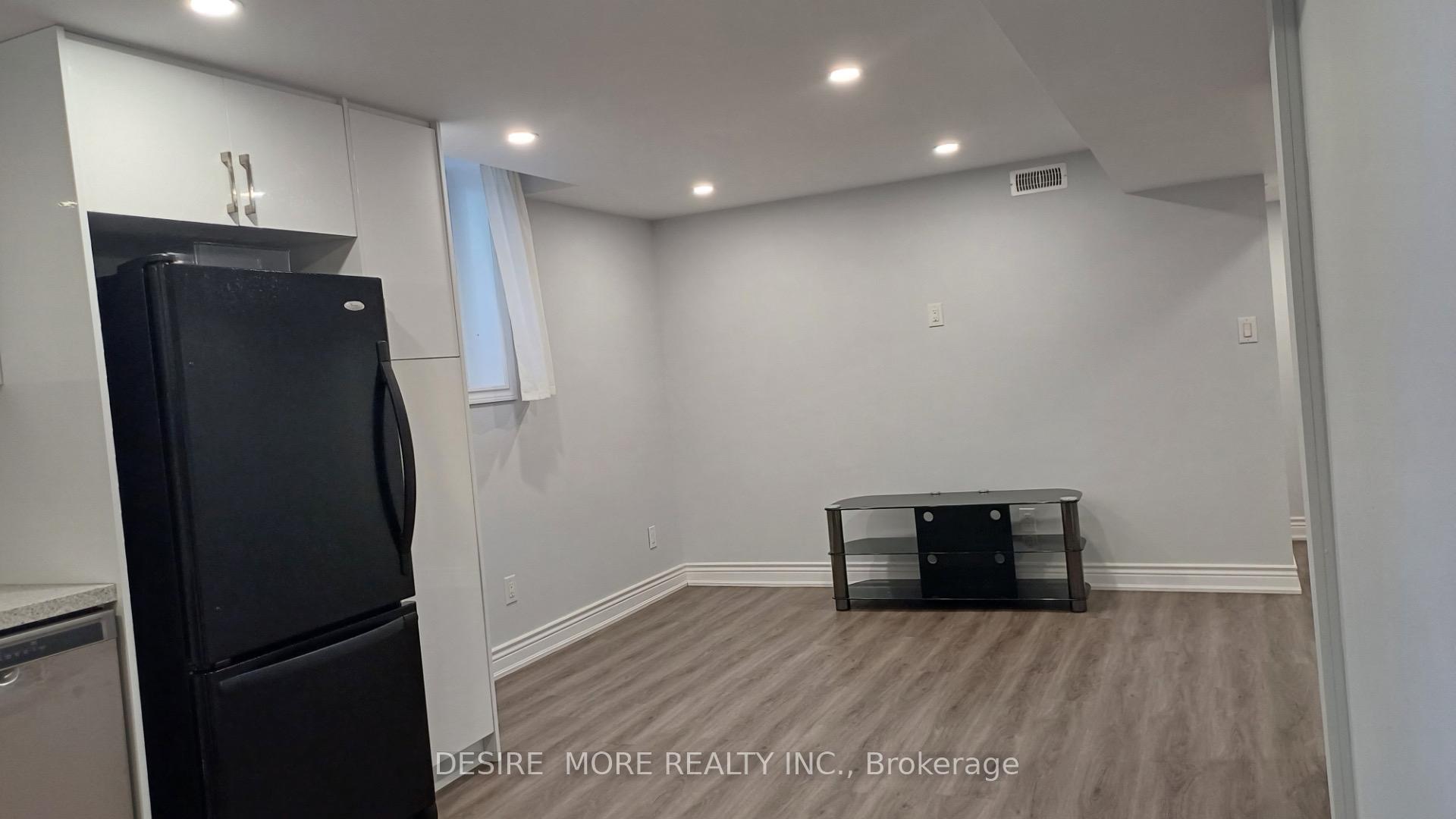Photo 11 of 56 Tandian Court E, Vaughan, West Woodbridge — HOMEH