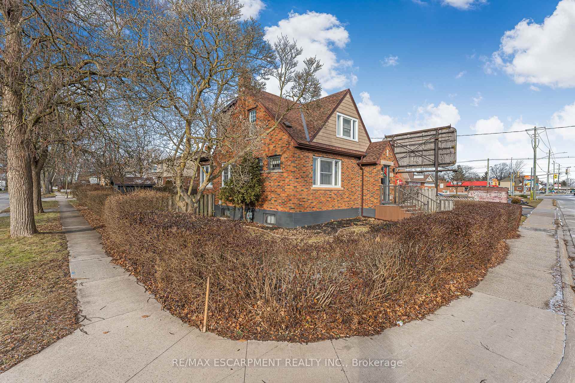 Photo 1 of 437 Niagara Street, Welland, Prince Charles — HOMEH
