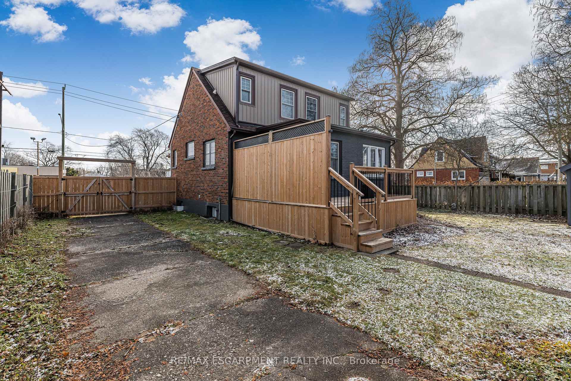 Photo 2 of 437 Niagara Street, Welland, Prince Charles — HOMEH