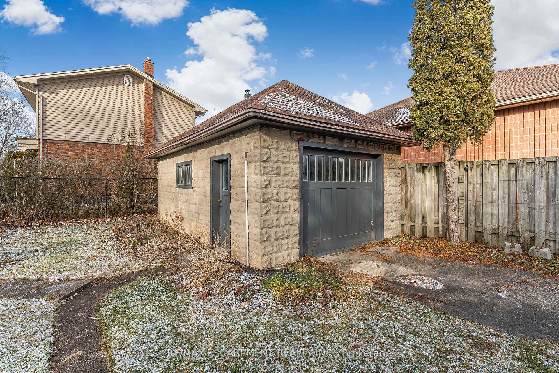 Photo 3 of 437 Niagara Street, Welland, Prince Charles — HOMEH