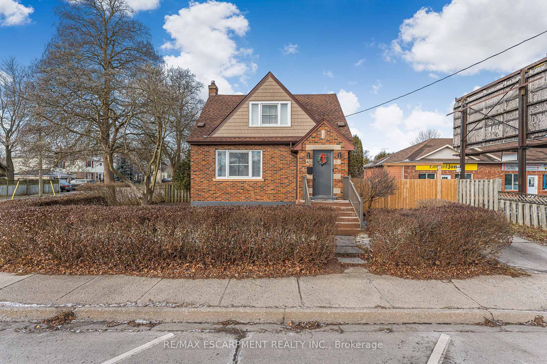 Photo 5 of 437 Niagara Street, Welland, Prince Charles — HOMEH