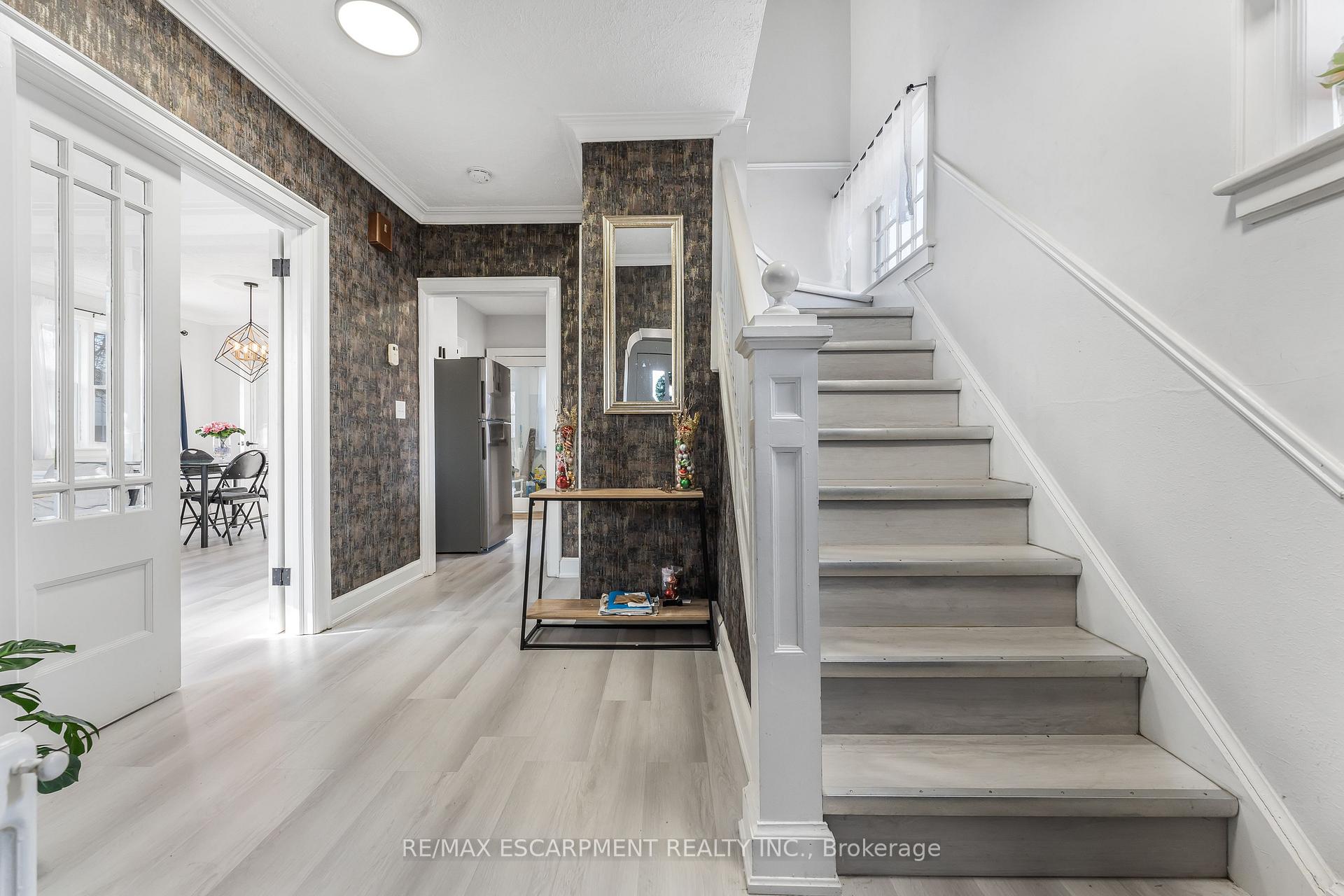 Photo 8 of 437 Niagara Street, Welland, Prince Charles — HOMEH