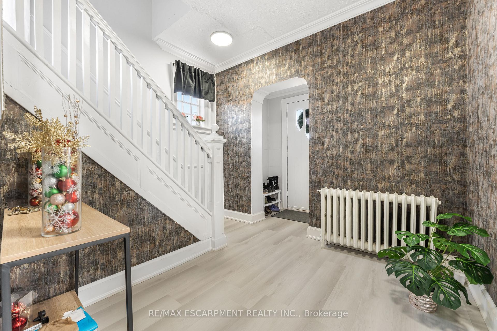 Photo 9 of 437 Niagara Street, Welland, Prince Charles — HOMEH
