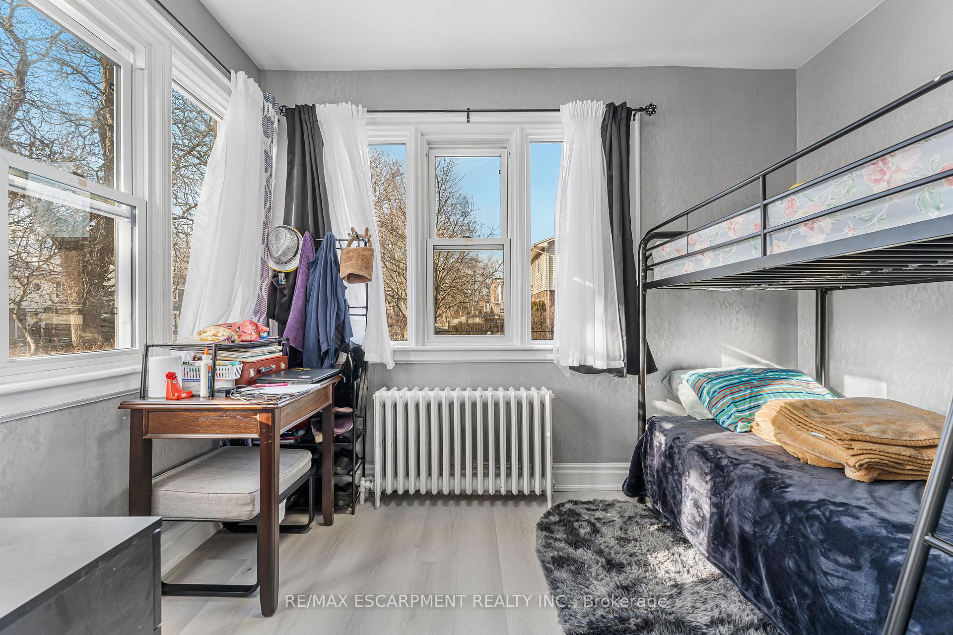 Photo 18 of 437 Niagara Street, Welland, Prince Charles — HOMEH