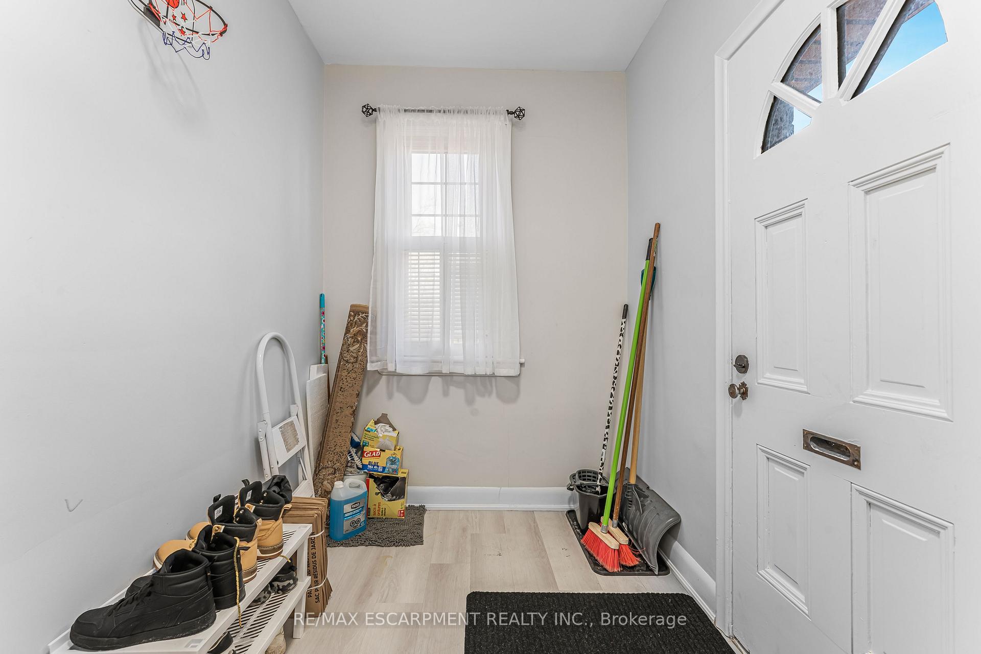 Photo 20 of 437 Niagara Street, Welland, Prince Charles — HOMEH
