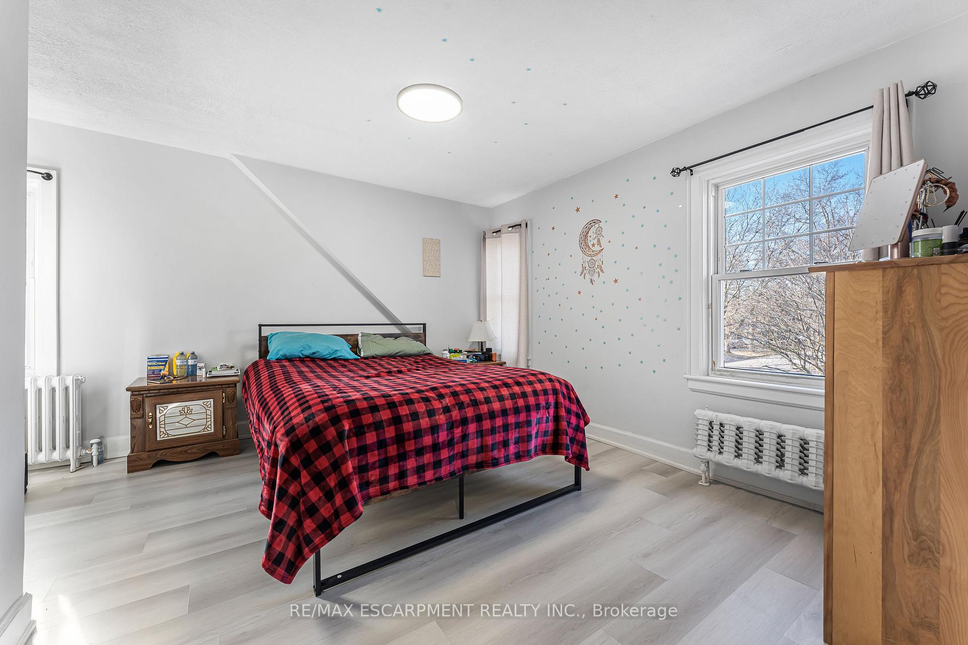 Photo 21 of 437 Niagara Street, Welland, Prince Charles — HOMEH