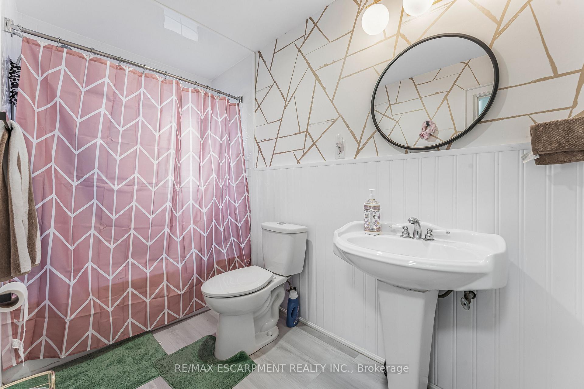 Photo 23 of 437 Niagara Street, Welland, Prince Charles — HOMEH