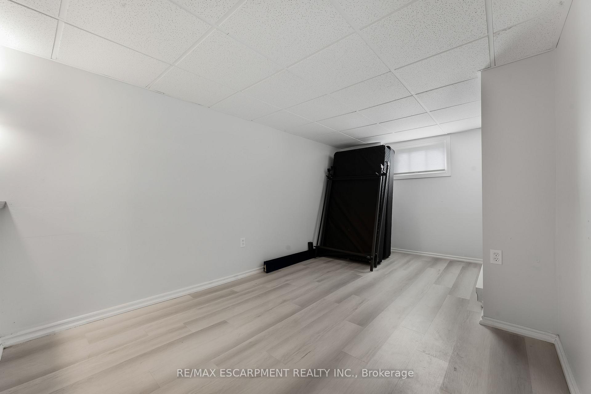 Photo 25 of 437 Niagara Street, Welland, Prince Charles — HOMEH