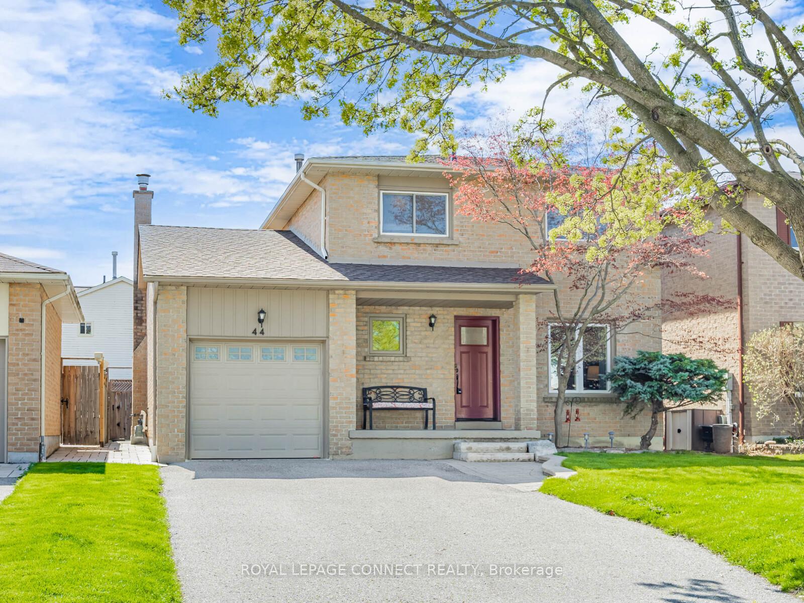 Photo 2 of 44 Regency Crescent, Whitby, Downtown Whitby — HOMEH