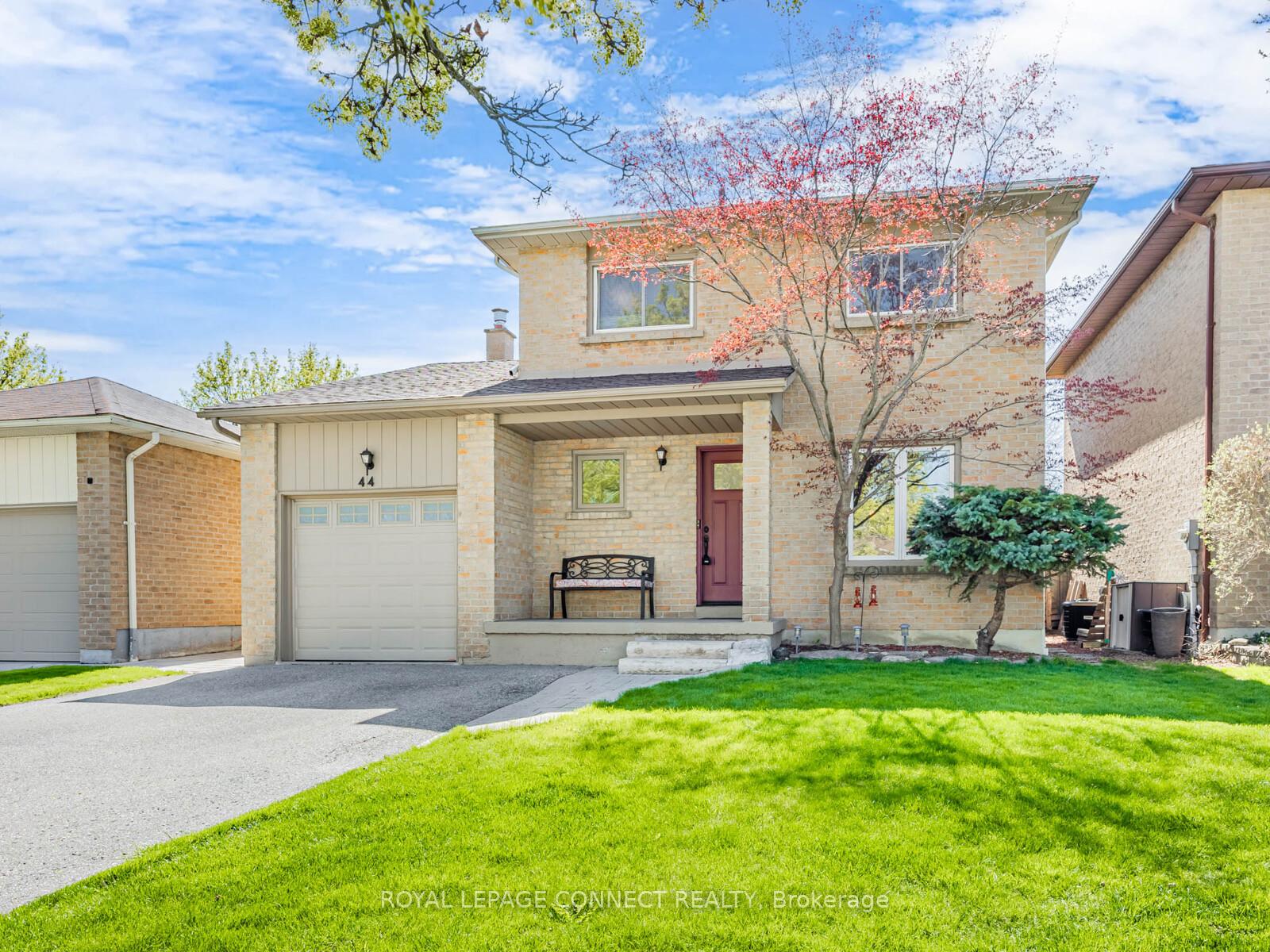 Photo 3 of 44 Regency Crescent, Whitby, Downtown Whitby — HOMEH