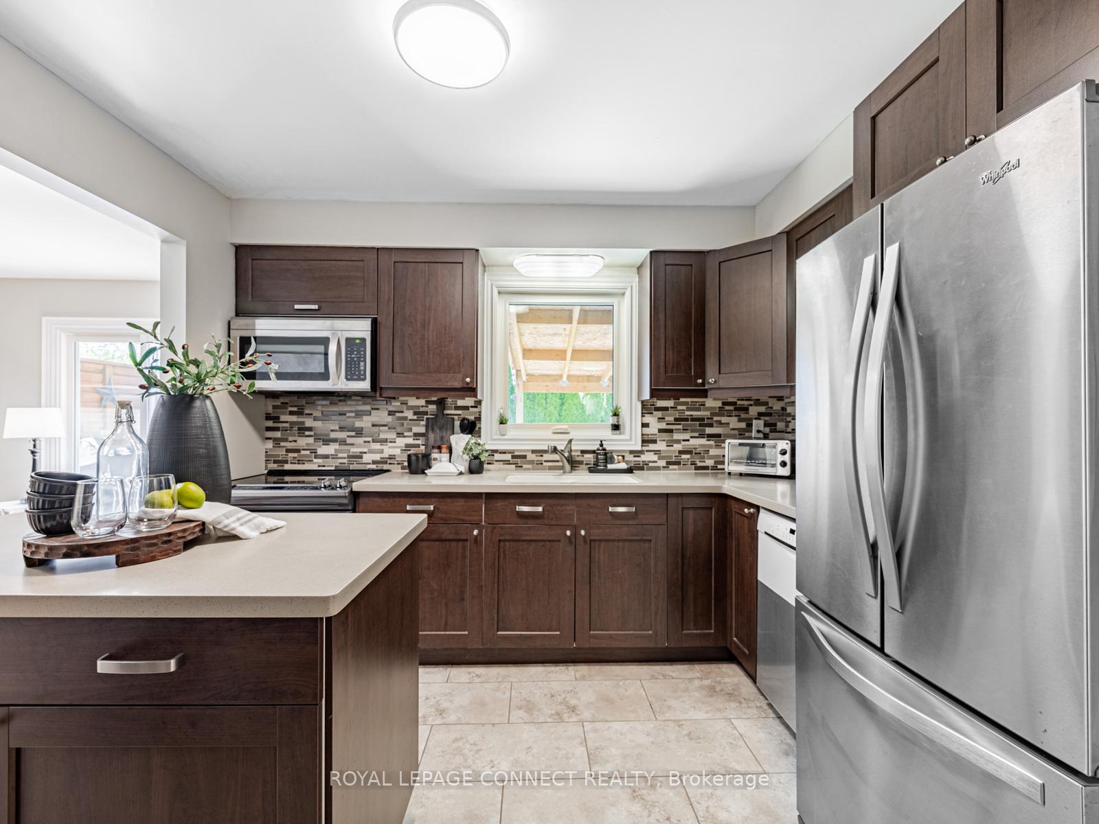 Photo 13 of 44 Regency Crescent, Whitby, Downtown Whitby — HOMEH