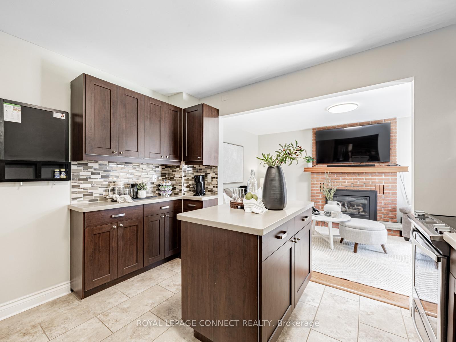 Photo 15 of 44 Regency Crescent, Whitby, Downtown Whitby — HOMEH