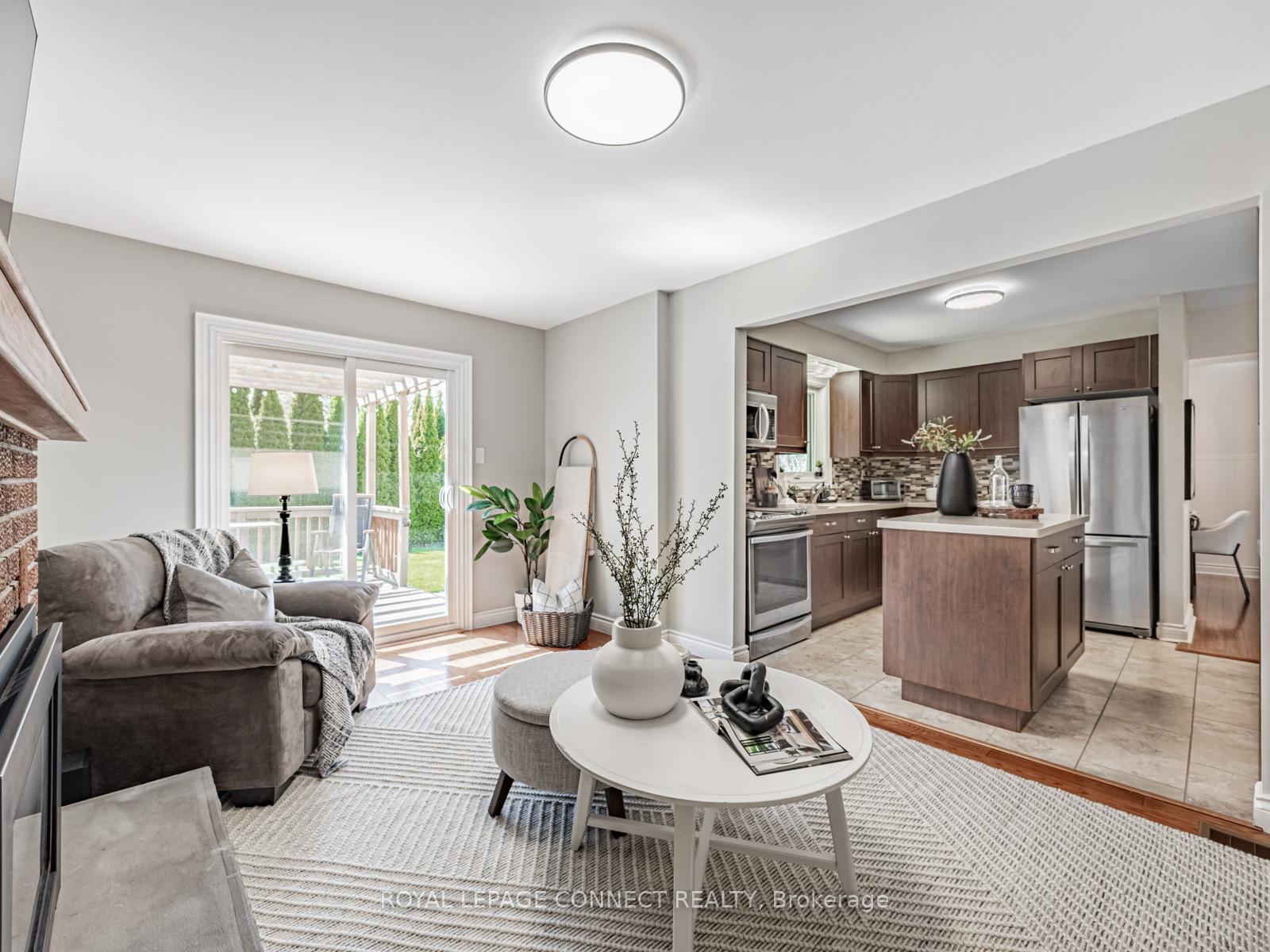 Photo 17 of 44 Regency Crescent, Whitby, Downtown Whitby — HOMEH