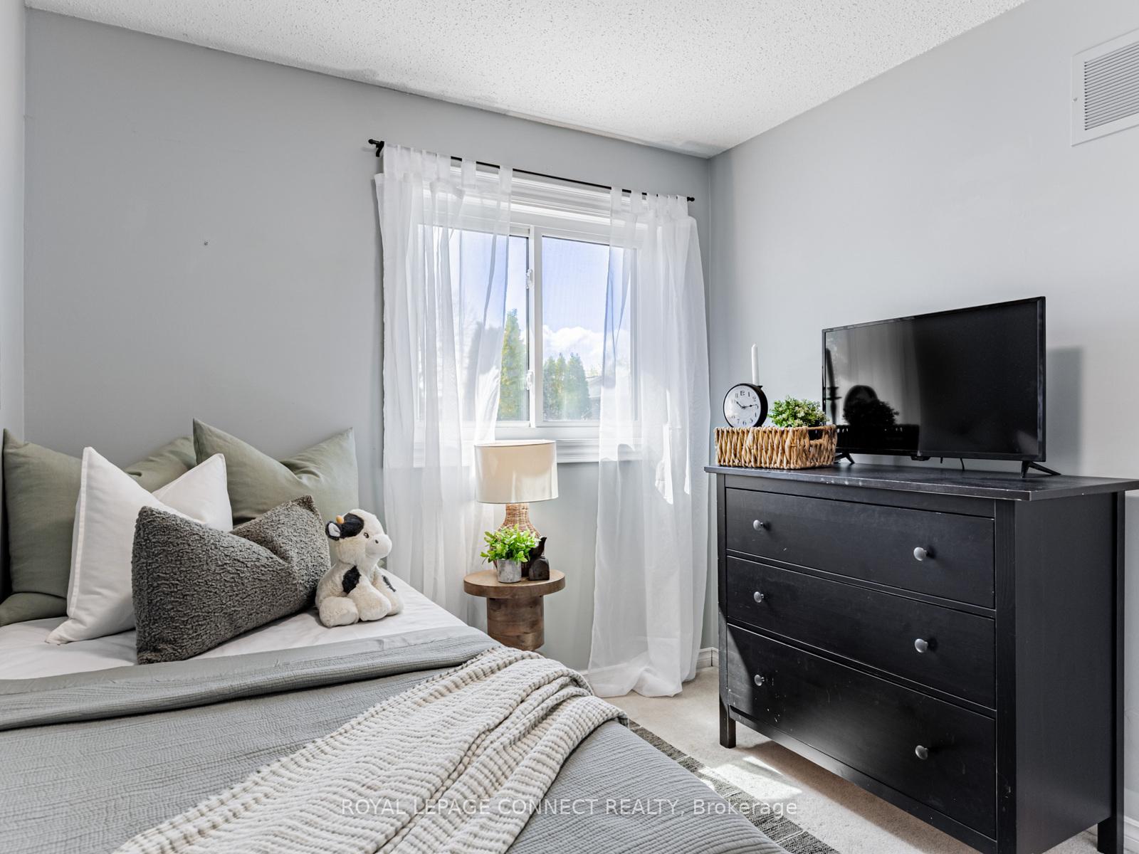 Photo 28 of 44 Regency Crescent, Whitby, Downtown Whitby — HOMEH