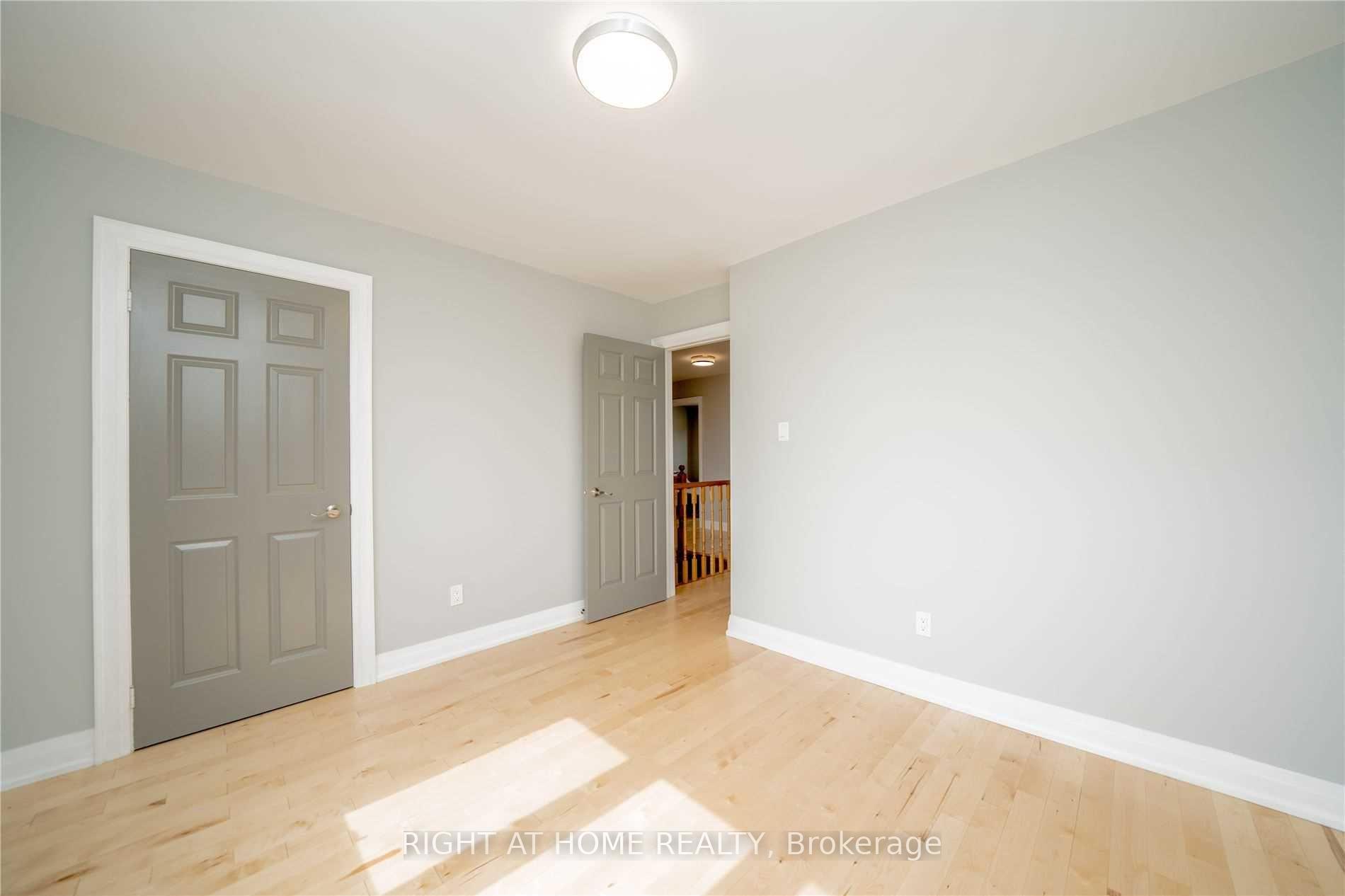 Photo 7 of 18 Dina Road, Vaughan, Maple — HOMEH