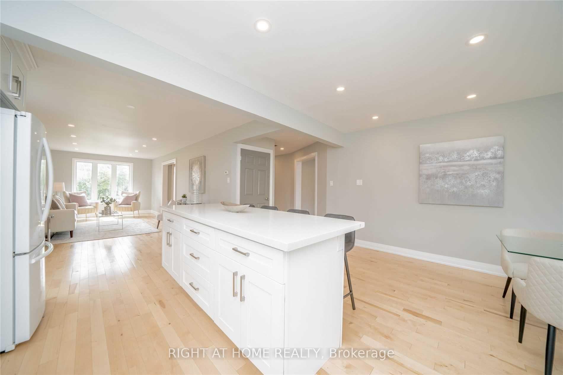 Photo 18 of 18 Dina Road, Vaughan, Maple — HOMEH