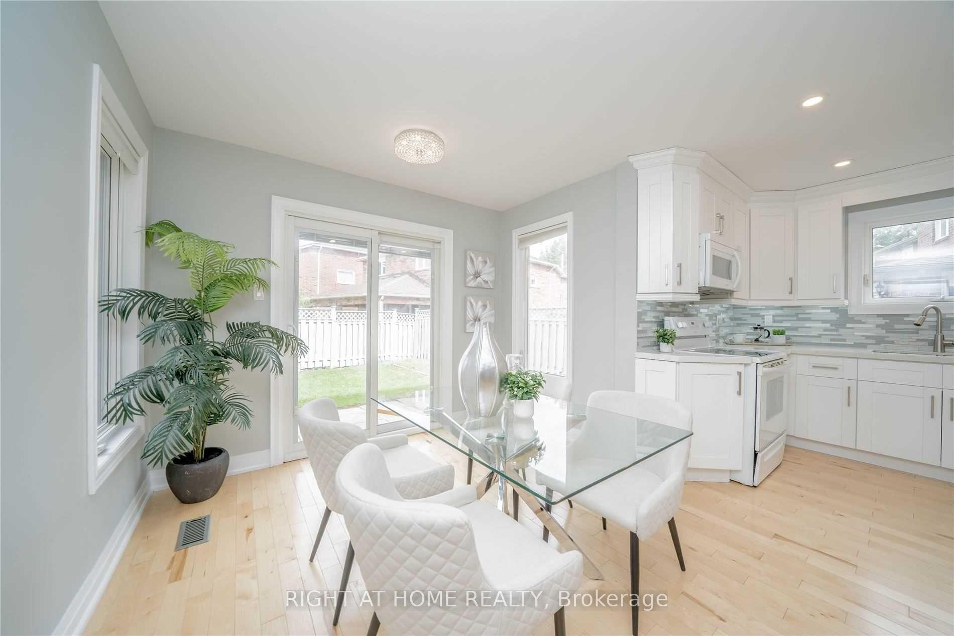 Photo 21 of 18 Dina Road, Vaughan, Maple — HOMEH