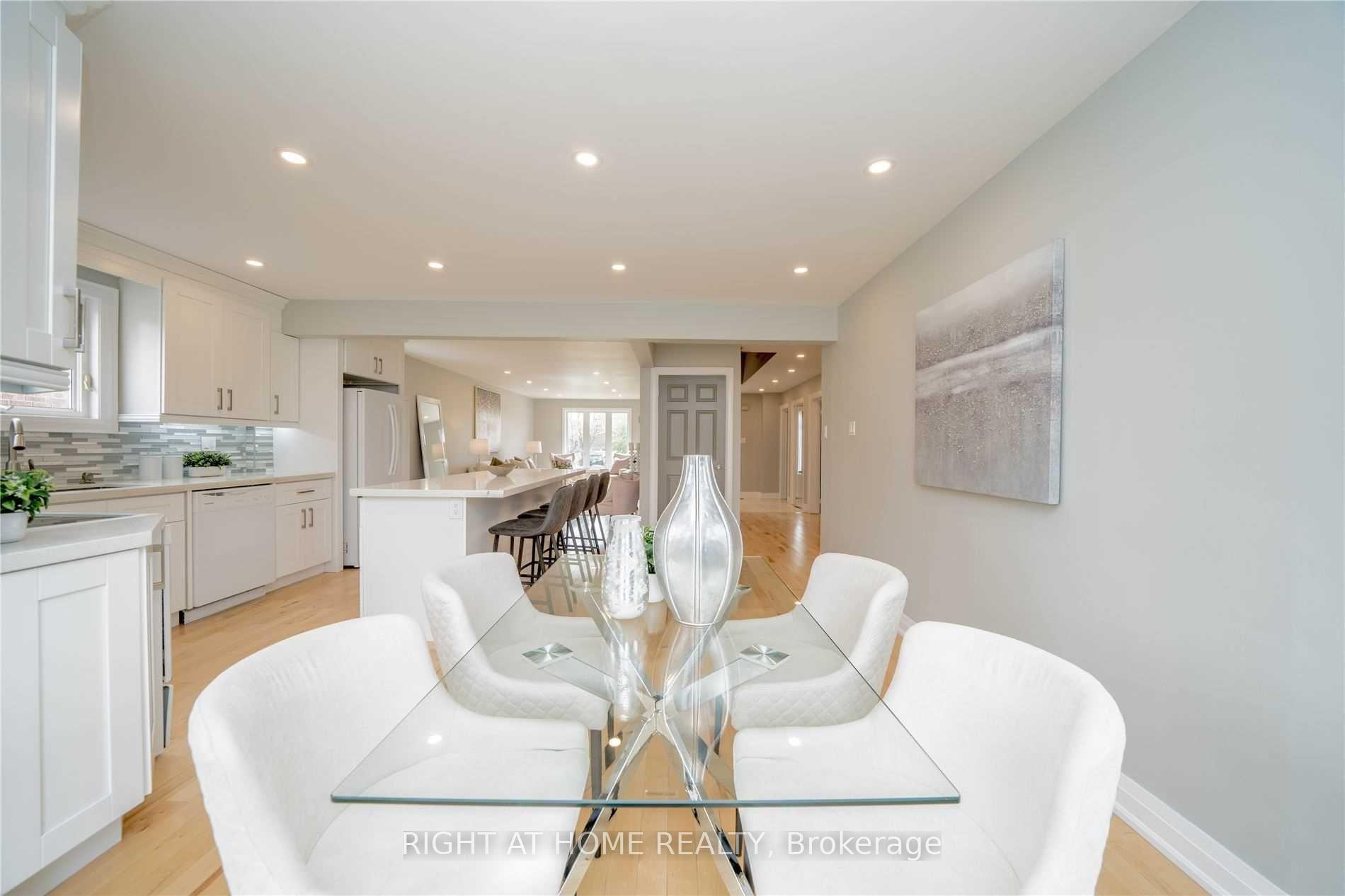 Photo 23 of 18 Dina Road, Vaughan, Maple — HOMEH