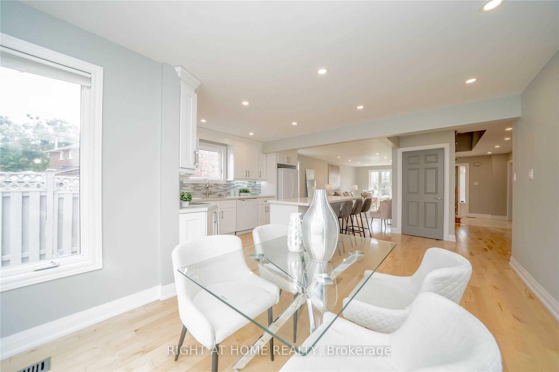 Photo 24 of 18 Dina Road, Vaughan, Maple — HOMEH