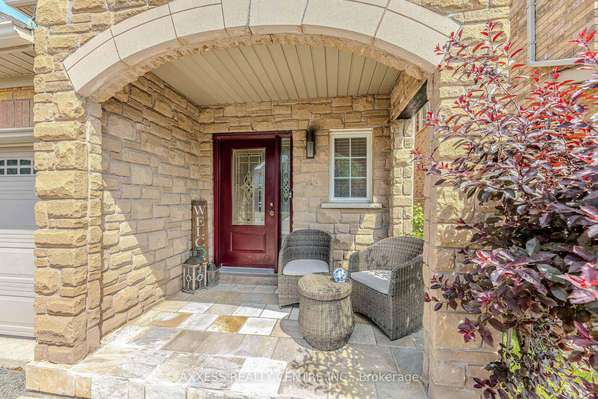 Front of 72 Beaverbrook Crescent N