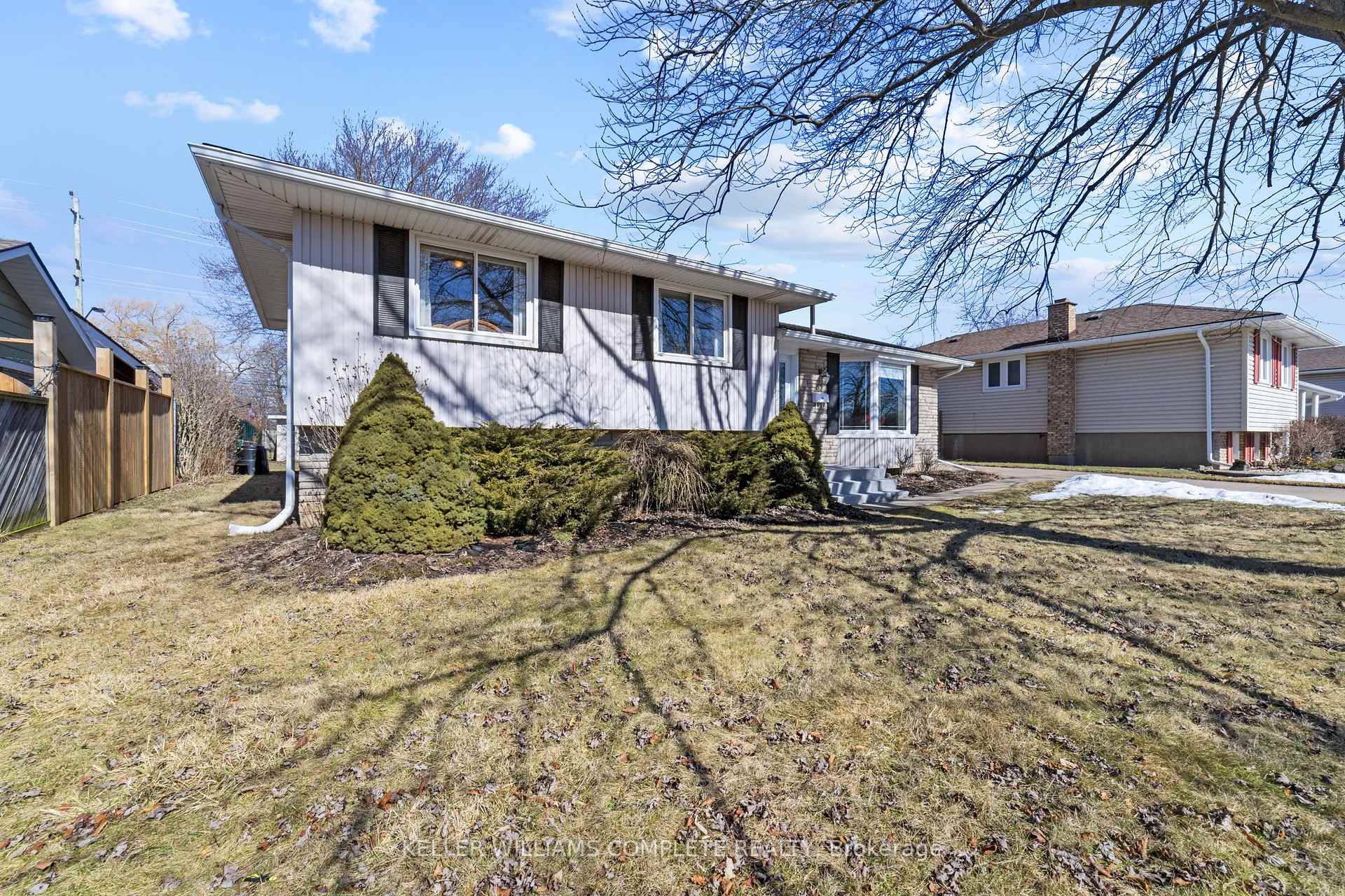 Photo 2 of 46 Preston Place, Welland, N. Welland — HOMEH