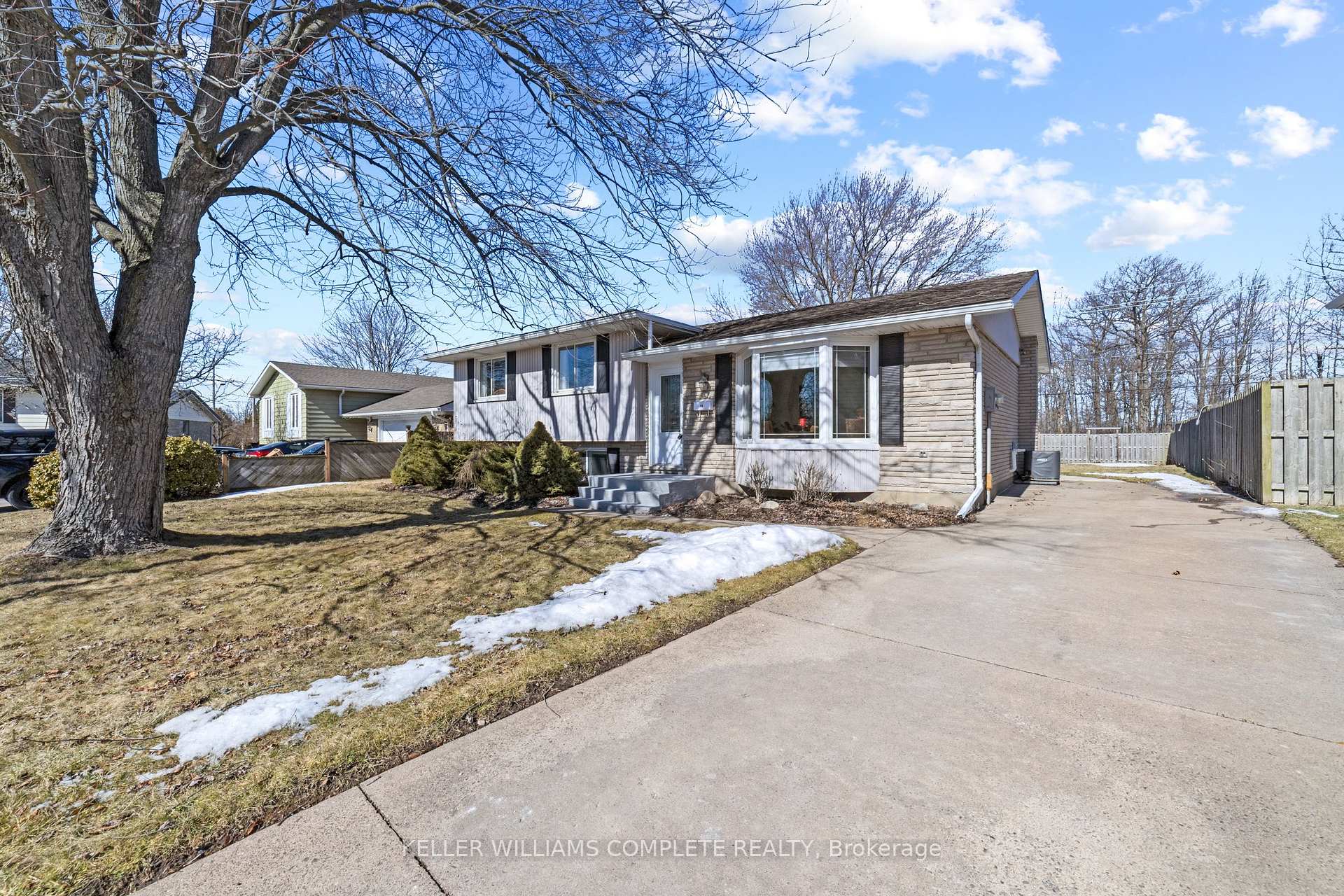 Photo 3 of 46 Preston Place, Welland, N. Welland — HOMEH