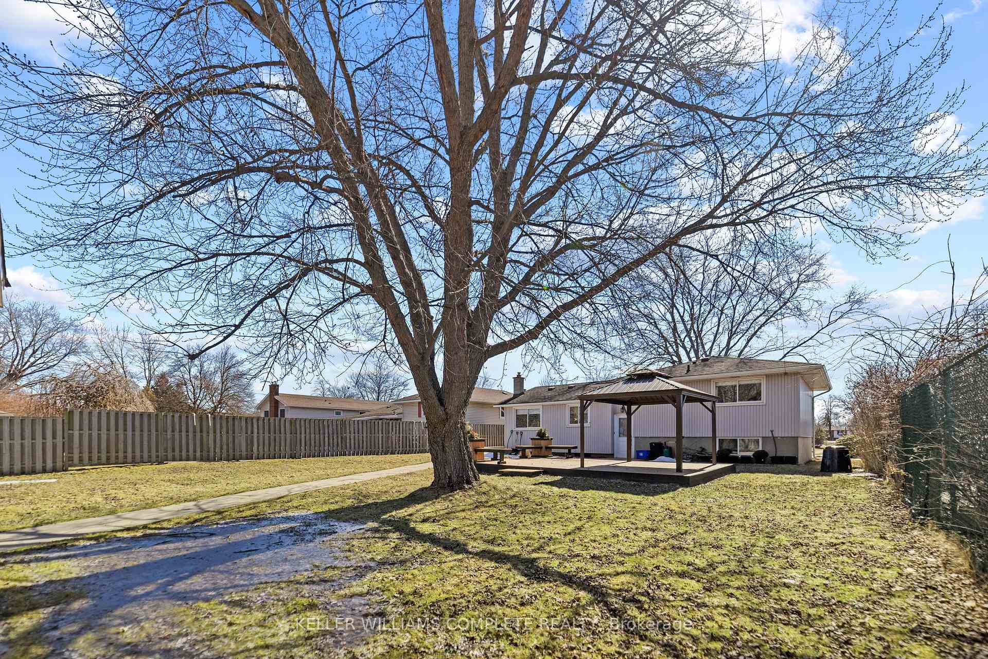 Photo 43 of 46 Preston Place, Welland, N. Welland — HOMEH