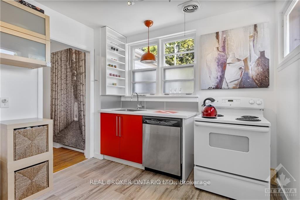 Photo 4 of Unit A, 924 Watson Street, Ottawa, Fairfield Heights — HOMEH