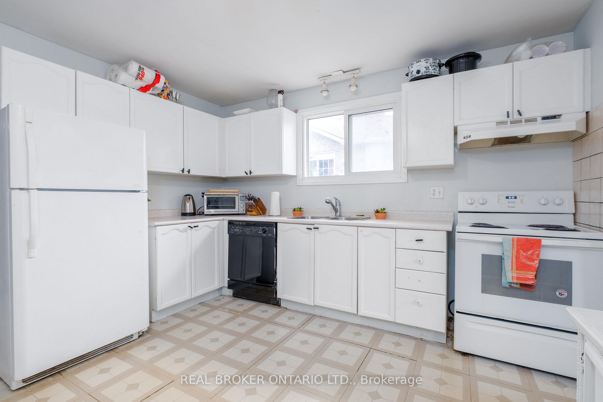 Photo 3 of 208 Johnson Avenue, Whitby, Blue Grass Meadows — HOMEH