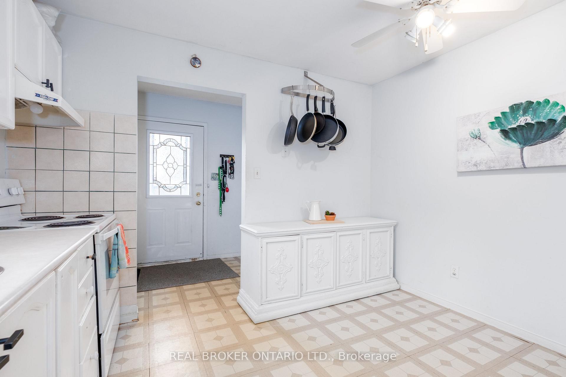 Photo 5 of 208 Johnson Avenue, Whitby, Blue Grass Meadows — HOMEH