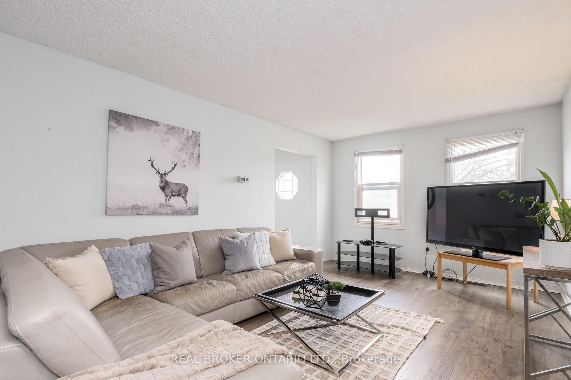 Photo 8 of 208 Johnson Avenue, Whitby, Blue Grass Meadows — HOMEH