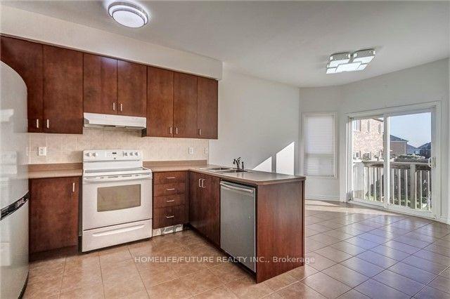 Photo 5 of 1023 Schooling Drive, Oshawa, Taunton — HOMEH