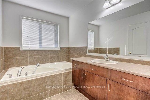 Photo 12 of 1023 Schooling Drive, Oshawa, Taunton — HOMEH