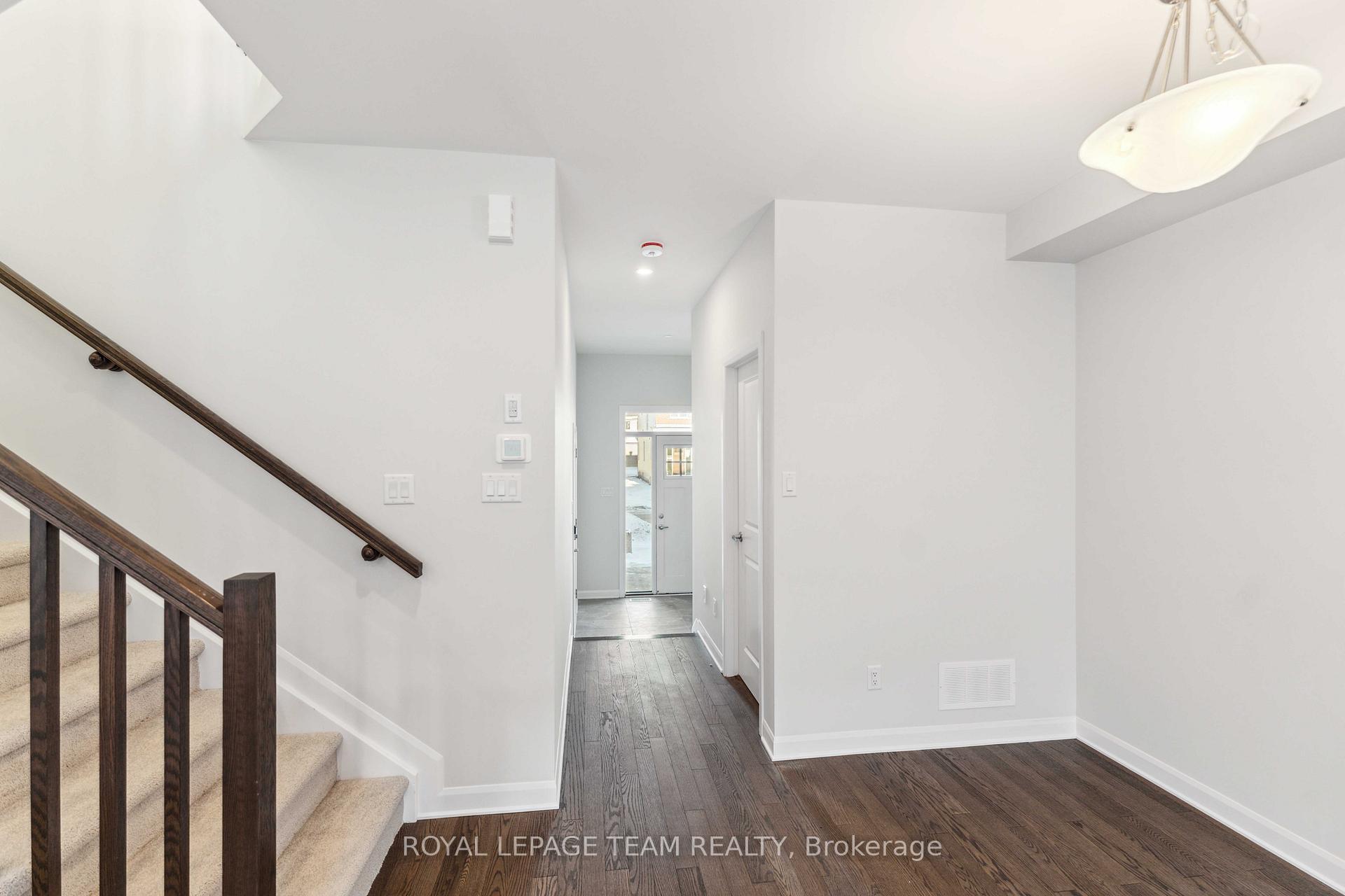 Photo 3 of 321 Establish Avenue, Ottawa, Avalon West — HOMEH
