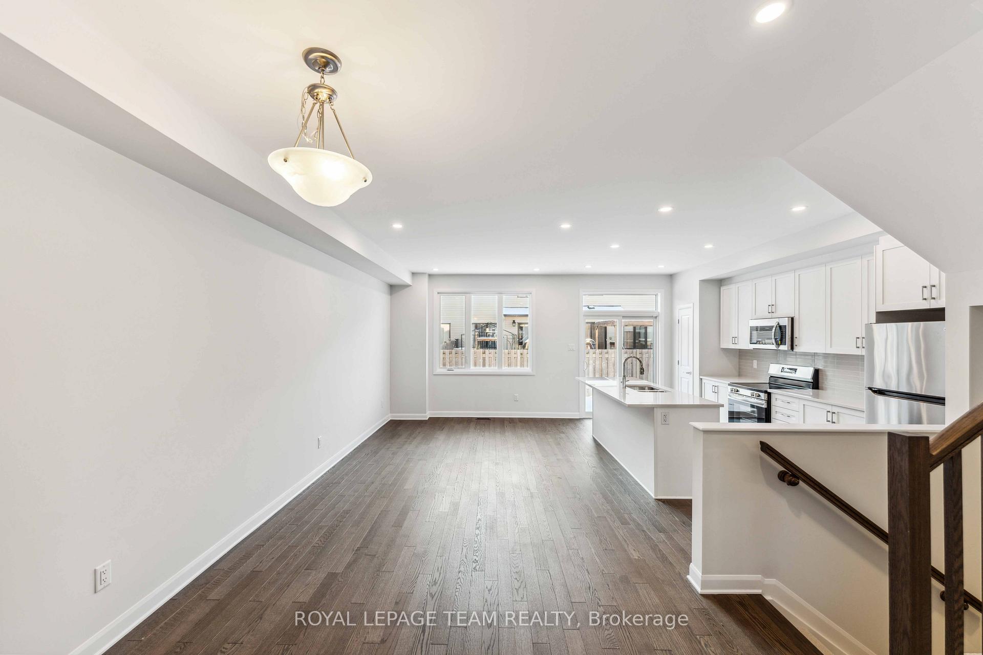Photo 4 of 321 Establish Avenue, Ottawa, Avalon West — HOMEH