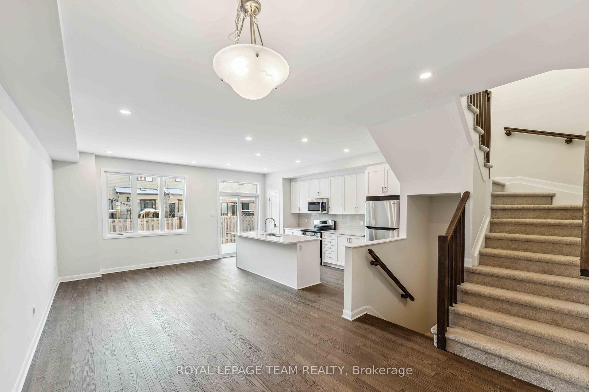 Photo 5 of 321 Establish Avenue, Ottawa, Avalon West — HOMEH