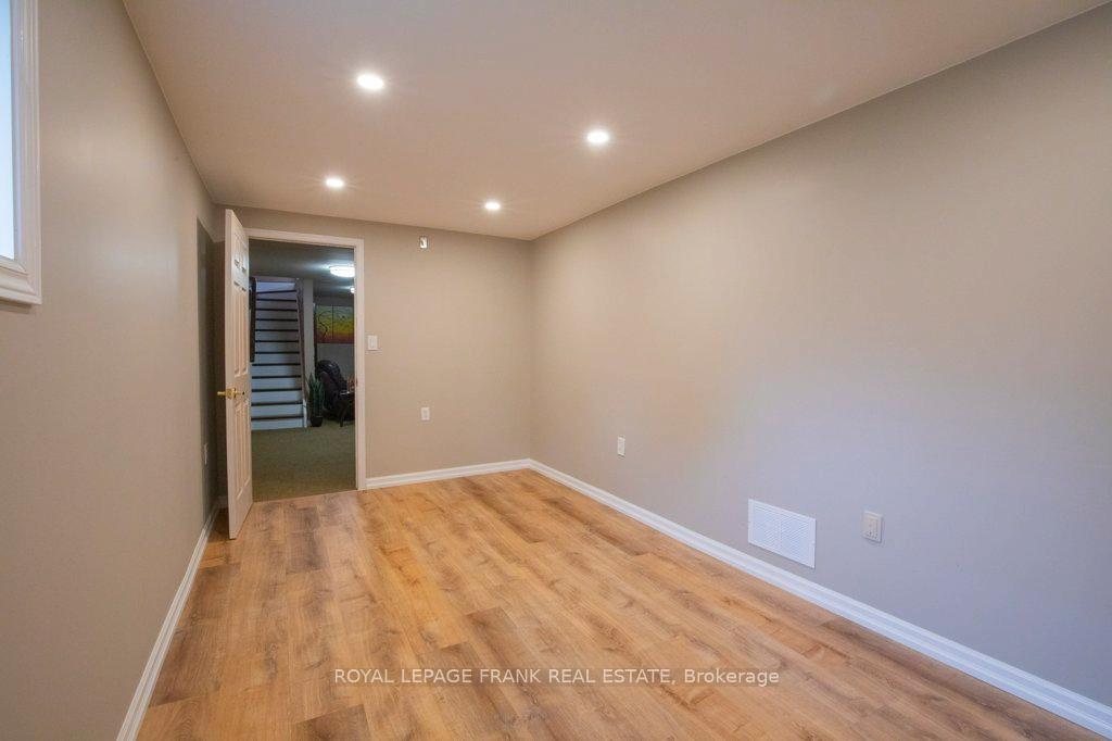 Photo 35 of 324 Towerhill Road, Peterborough, Northcrest Ward 5 — HOMEH