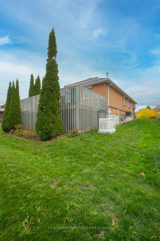 Photo 39 of 324 Towerhill Road, Peterborough, Northcrest Ward 5 — HOMEH