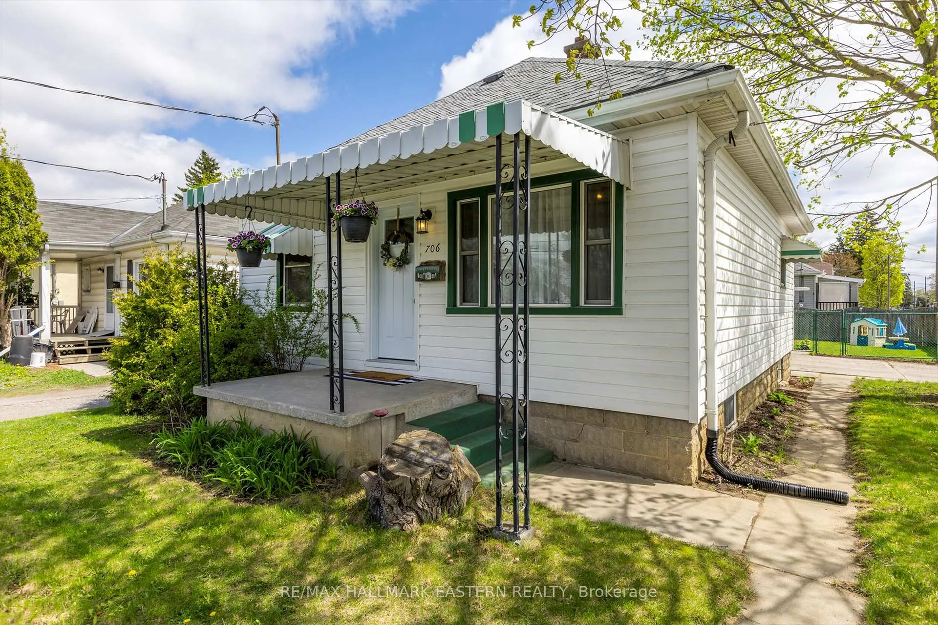 Photo 2 of 706 Monaghan Road, Peterborough, Otonabee Ward 1 — HOMEH